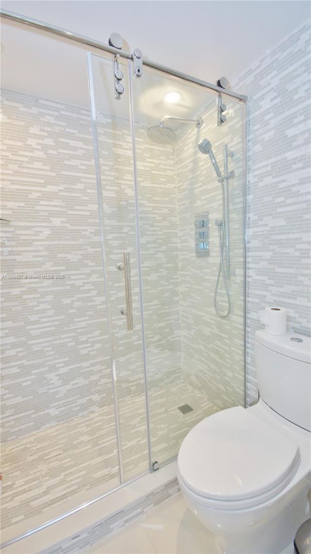 100 Bayview Dr, Unit 308, Sunny Isles Beach, FL 33160 Photo