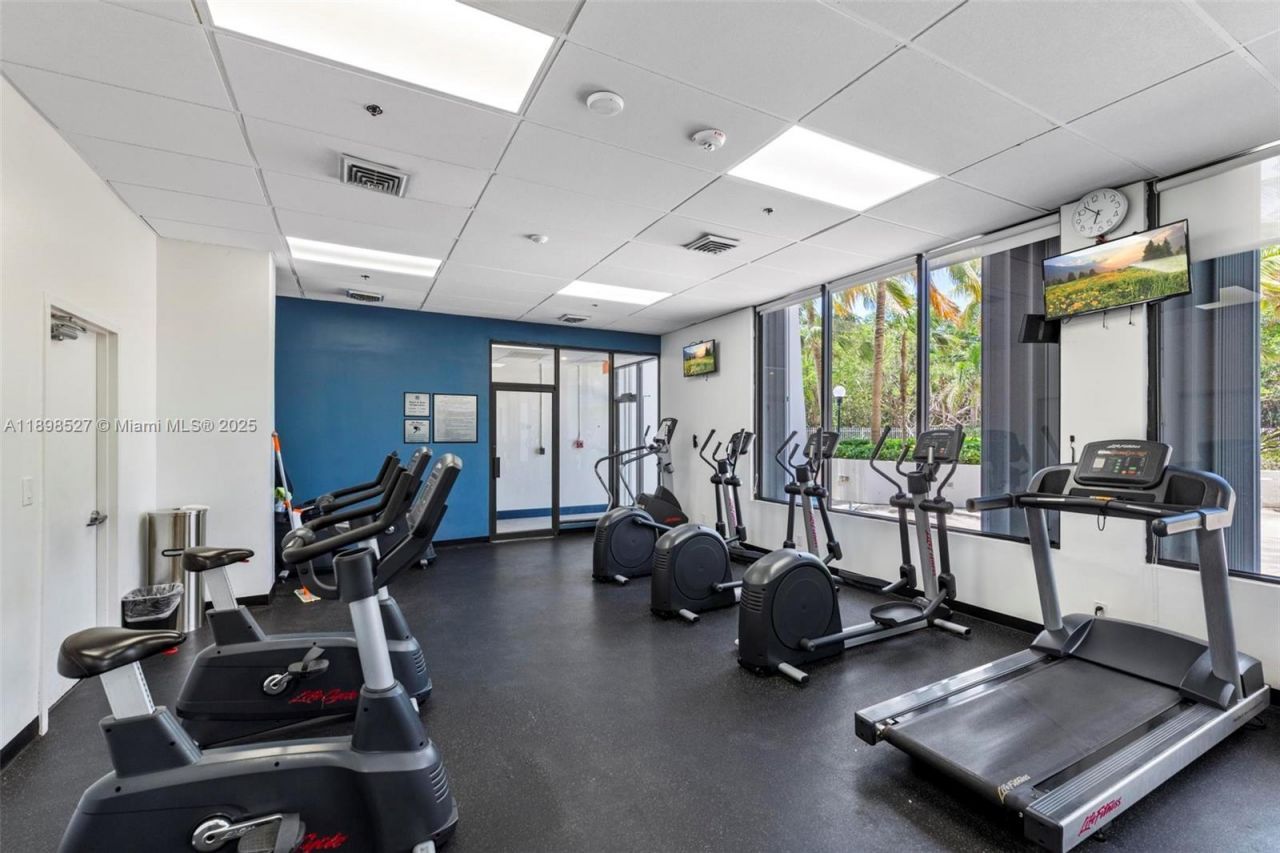 100 Bayview Dr, Unit 308, Sunny Isles Beach, FL 33160 Photo