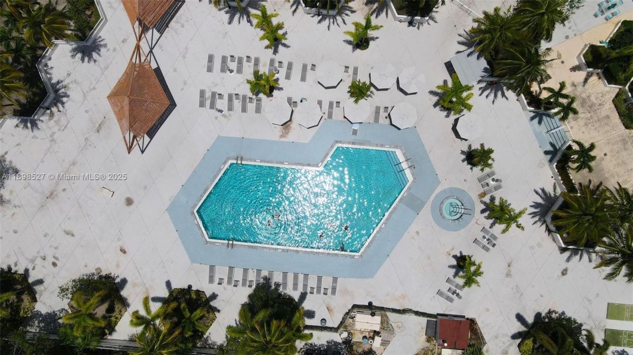 100 Bayview Dr, Unit 308, Sunny Isles Beach, FL 33160 Photo