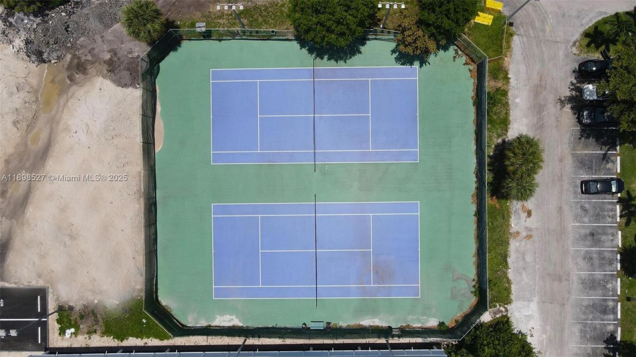 100 Bayview Dr, Unit 308, Sunny Isles Beach, FL 33160 Photo