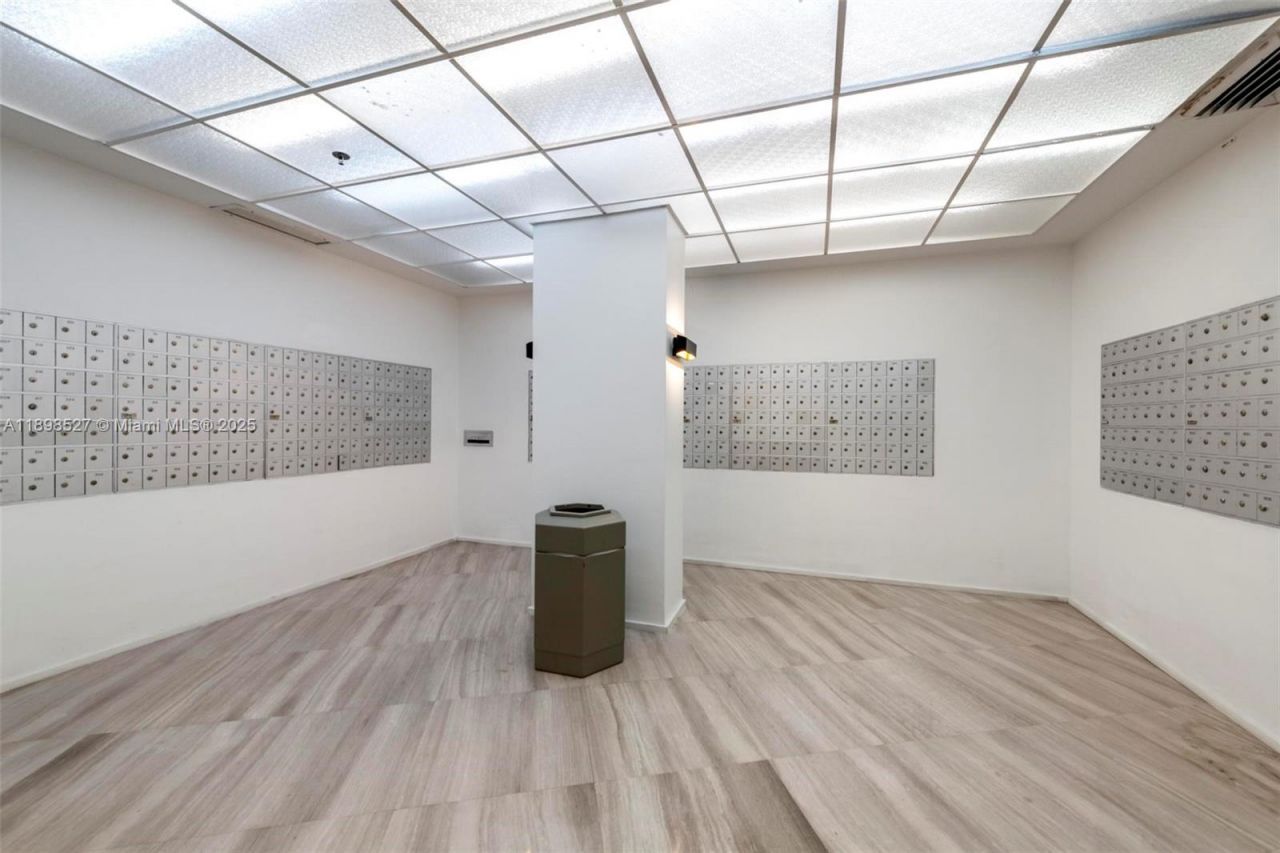 100 Bayview Dr, Unit 308, Sunny Isles Beach, FL 33160 Photo