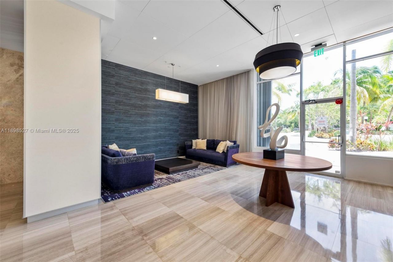 100 Bayview Dr, Unit 308, Sunny Isles Beach, FL 33160 Photo