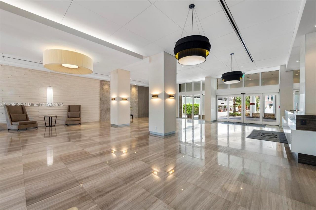 100 Bayview Dr, Unit 308, Sunny Isles Beach, FL 33160 Photo