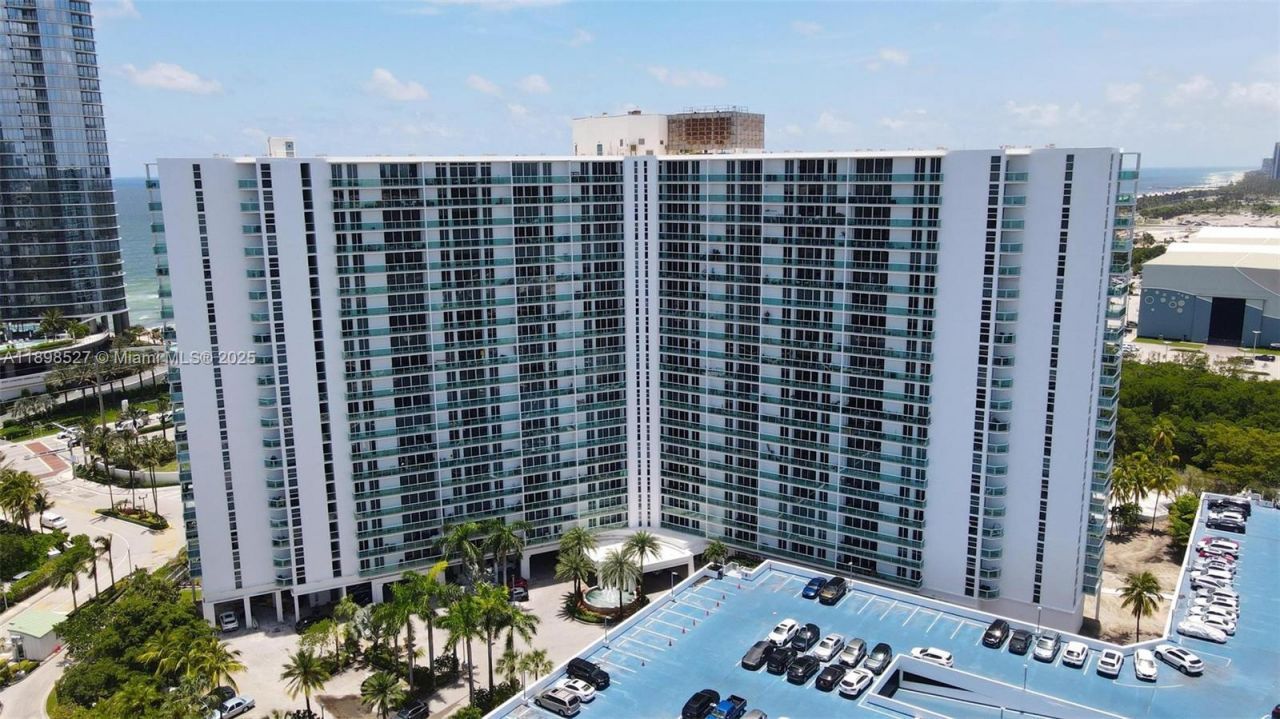 100 Bayview Dr, Unit 308, Sunny Isles Beach, FL 33160 Photo