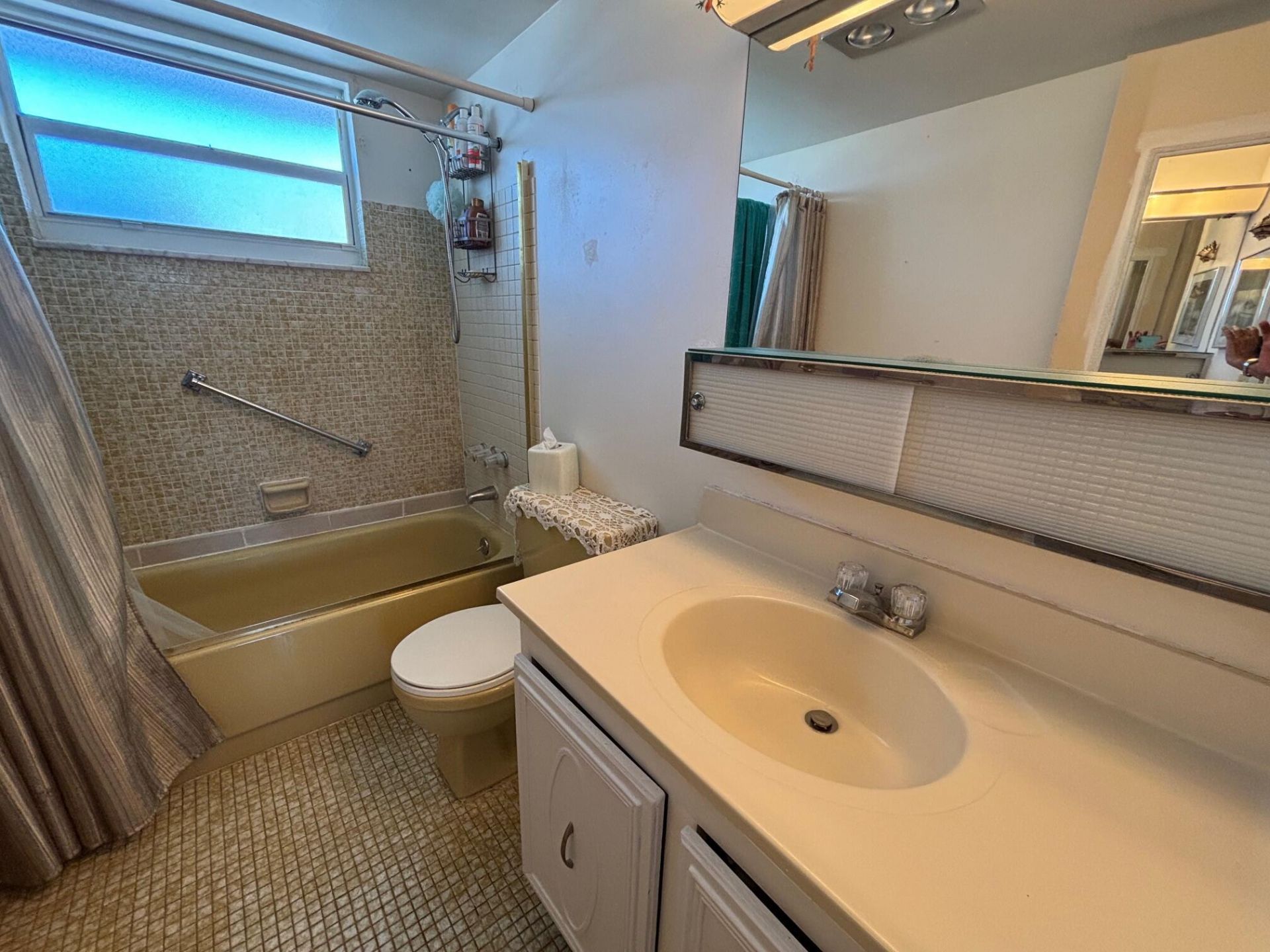 721 Lori Drive, Unit 305, Palm Springs, FL 33461 Photo