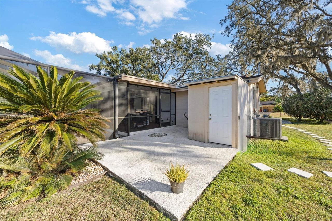 8714 W Lanway Drive, Tampa, FL 33637 Photo