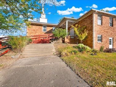 632 GROVELAND Street, Creve Coeur, IL 61610