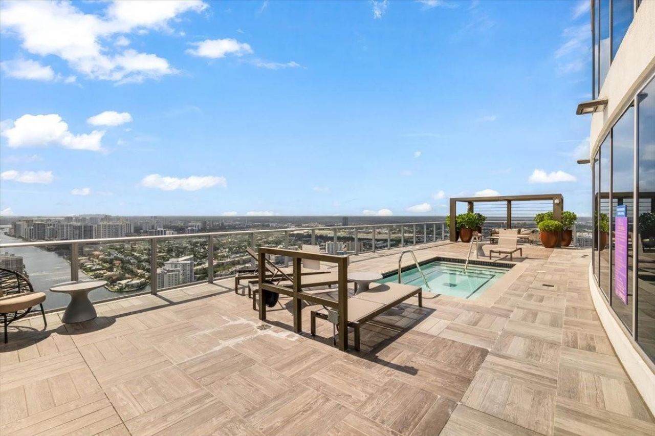 4010 S Ocean Drive, Unit R1102, Hollywood, FL 33019 Photo