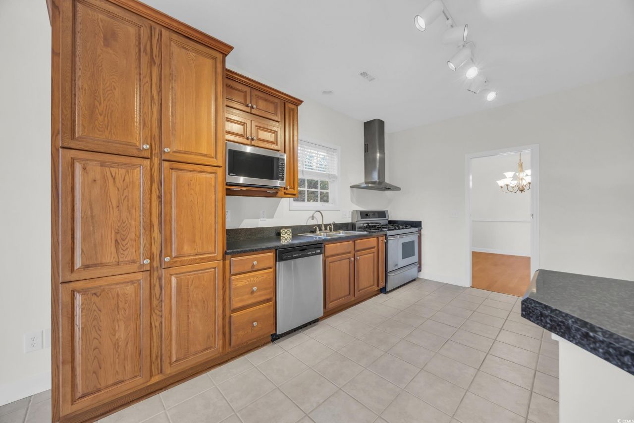 1501 Brighton Ln. Photo 11