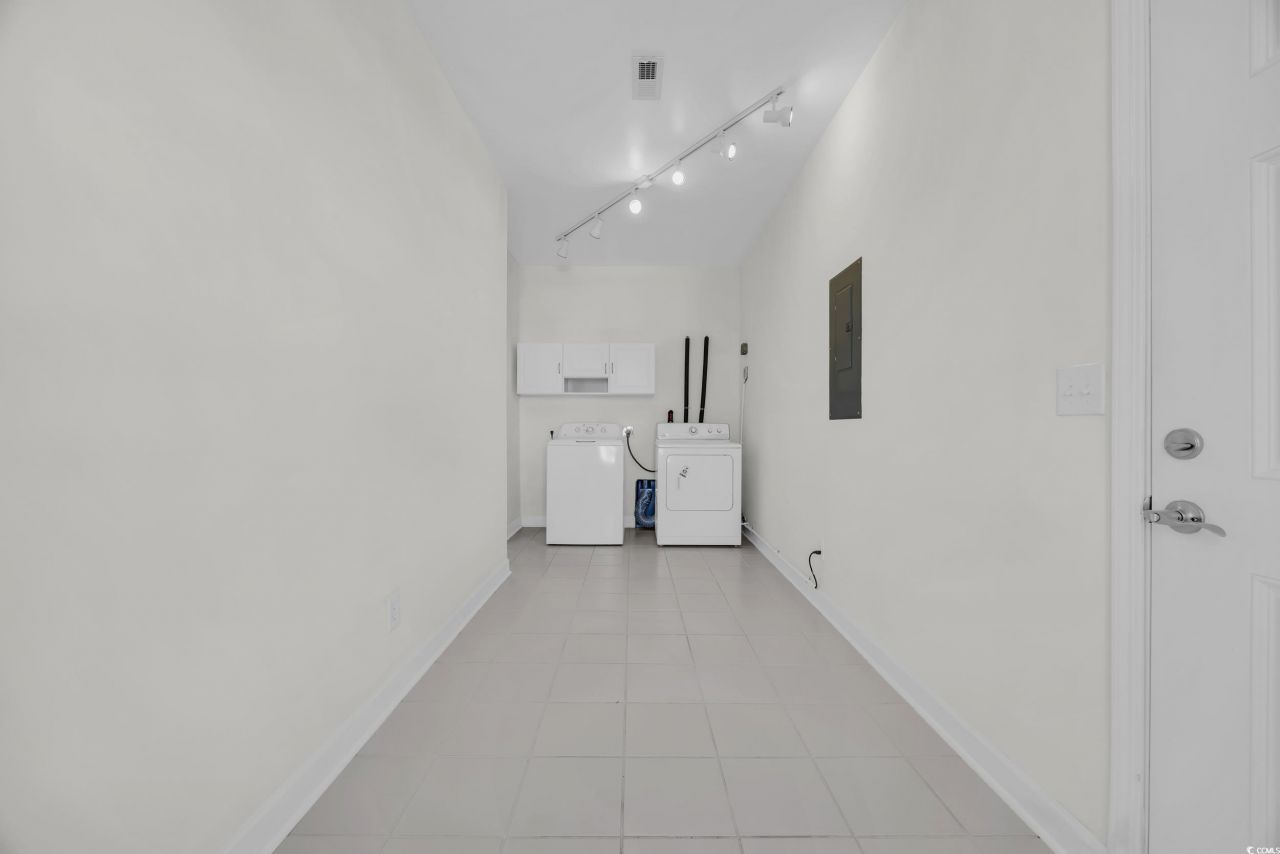 1501 Brighton Ln. Photo 24