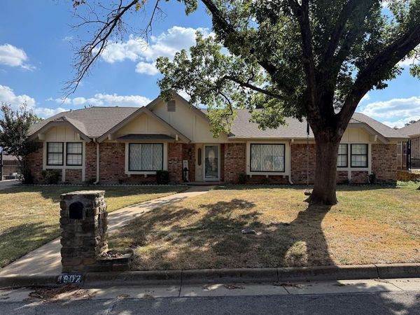 4602 Weyhill Drive, Arlington, TX 76013