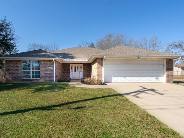 103 Lyle Street, Gladewater, TX 75647