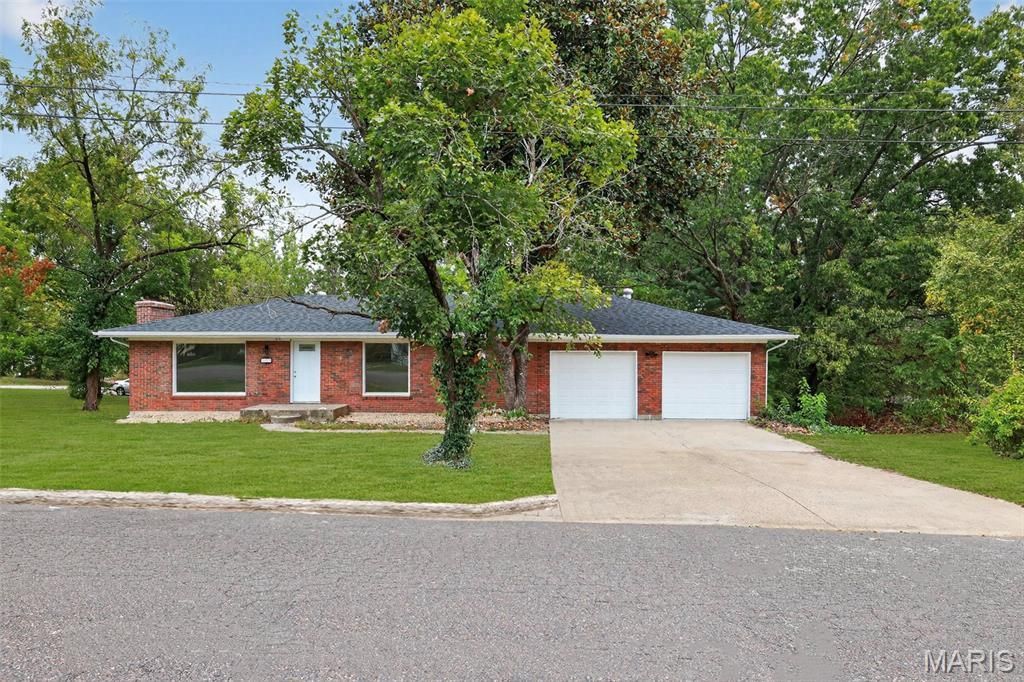 315 Hillcrest Drive, Bourbon, MO 65441 Main Photo