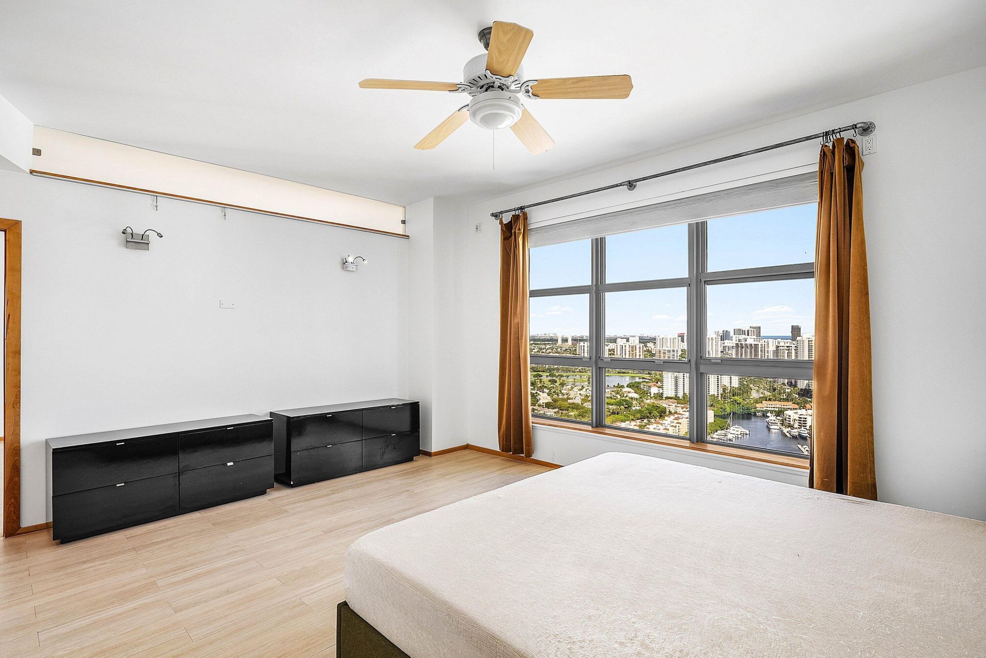 3500 Mystic Pointe Drive, Unit Ph4, Aventura, FL 33180 Photo