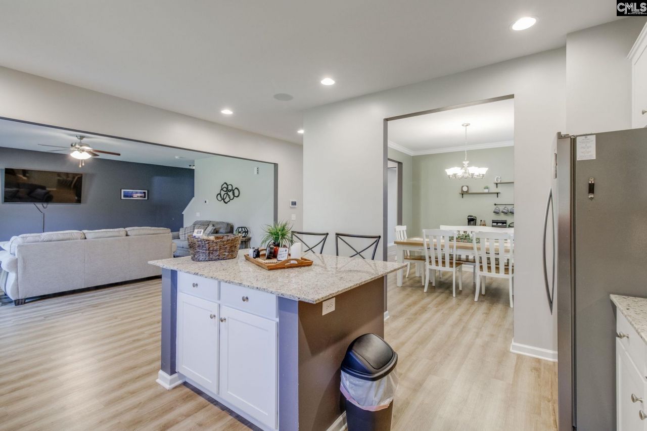 425 Blue Artesian Way Photo 10