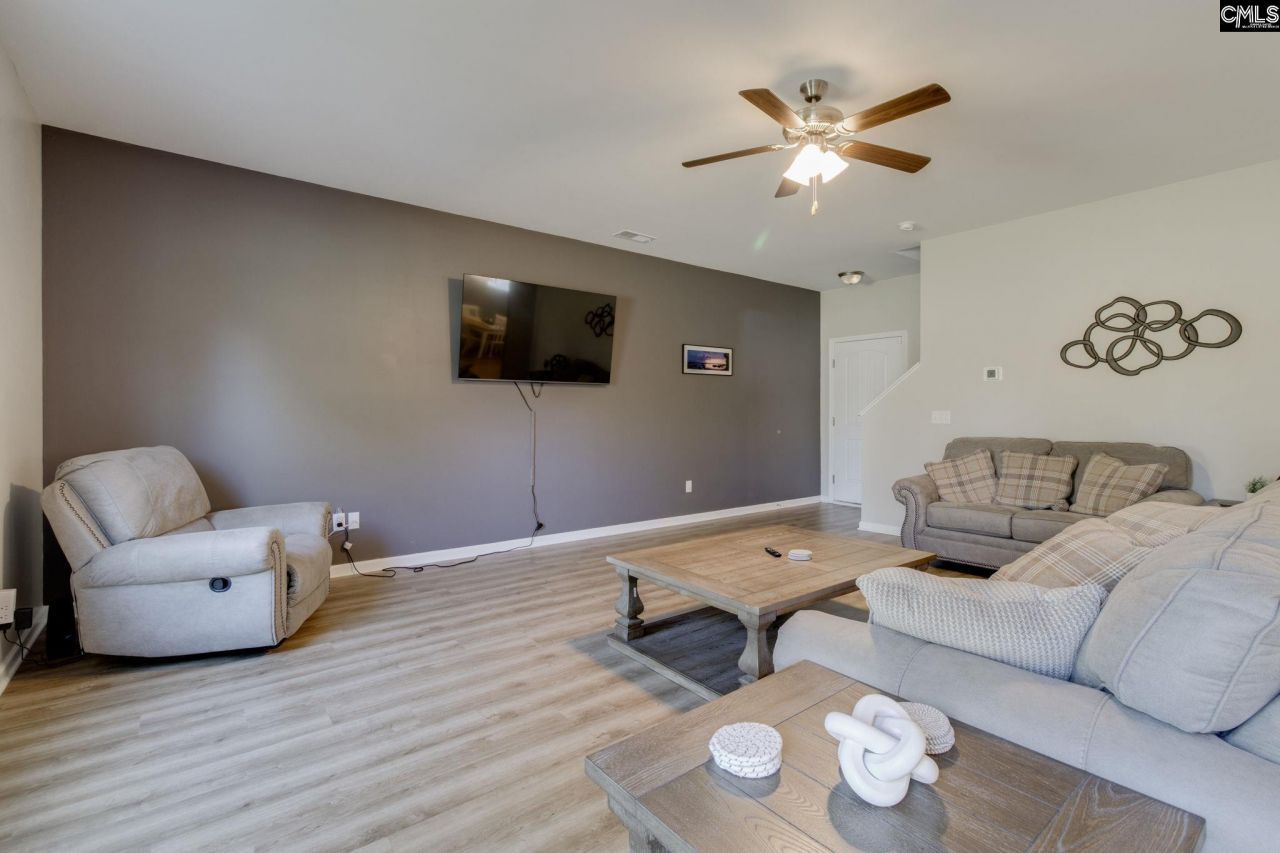 425 Blue Artesian Way Photo 12