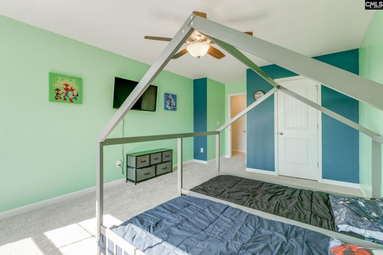 425 Blue Artesian Way Photo 33