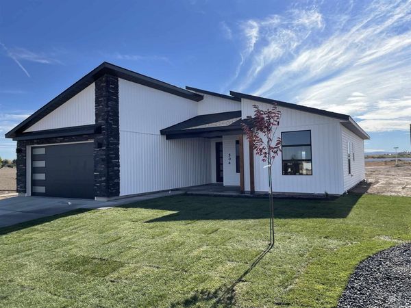 504 Carson Dr, Twin Falls, ID 83301