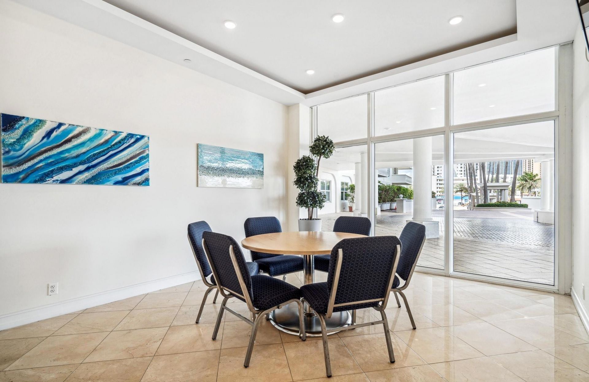 1 Las Olas Circle, Unit 1415, Fort Lauderdale, FL 33316 Photo