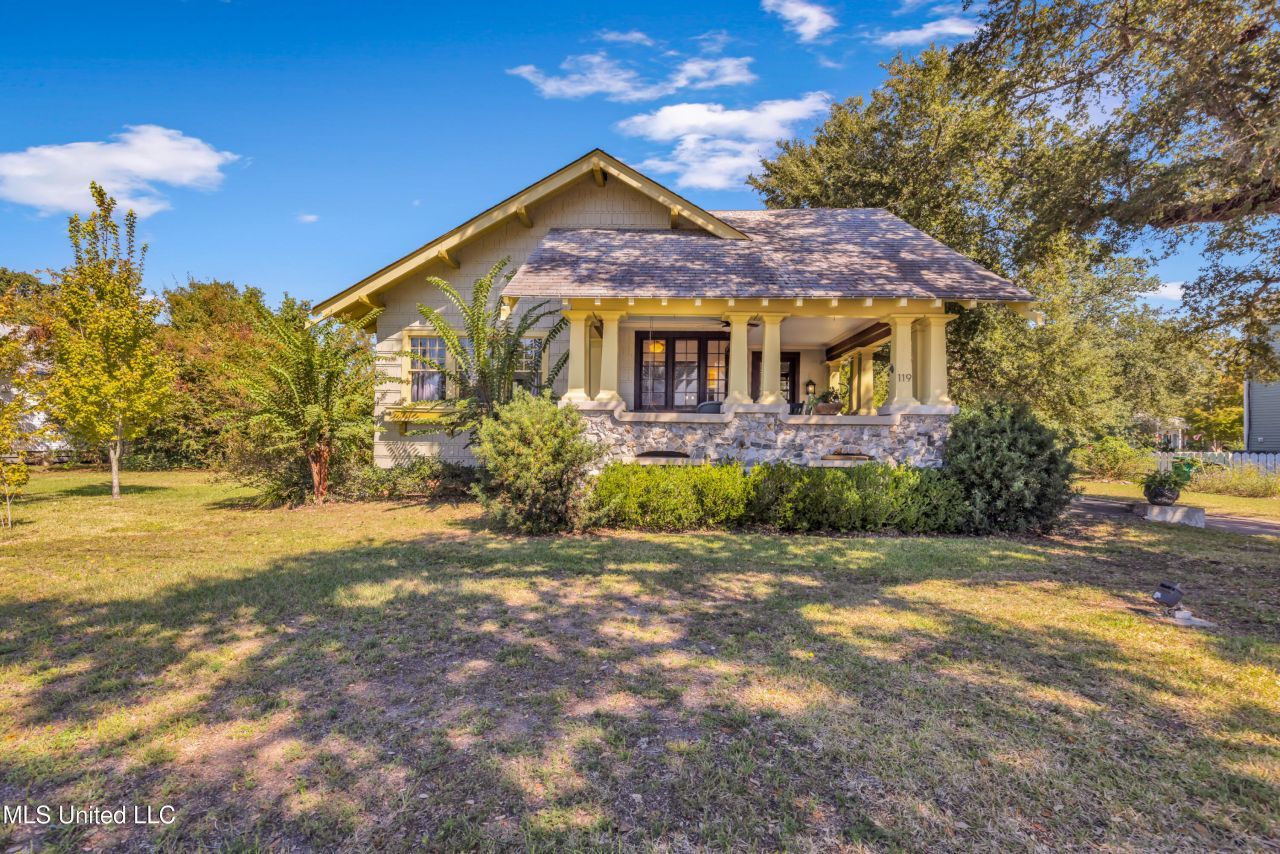 119 Washington Street, Bay Saint Louis, MS 39520 Main Photo