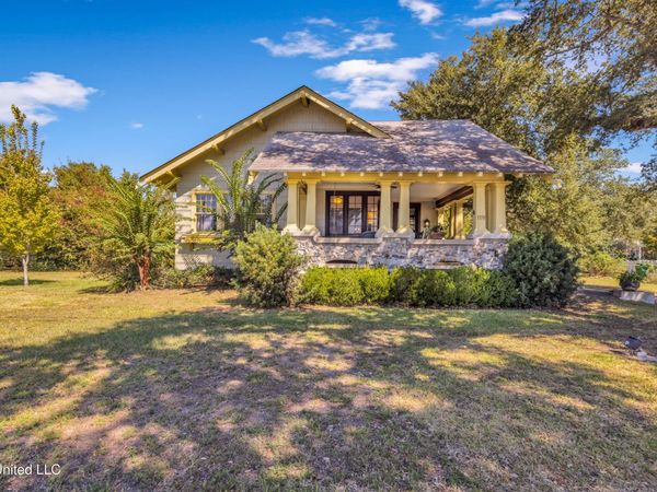 119 Washington Street, Bay Saint Louis, MS 39520