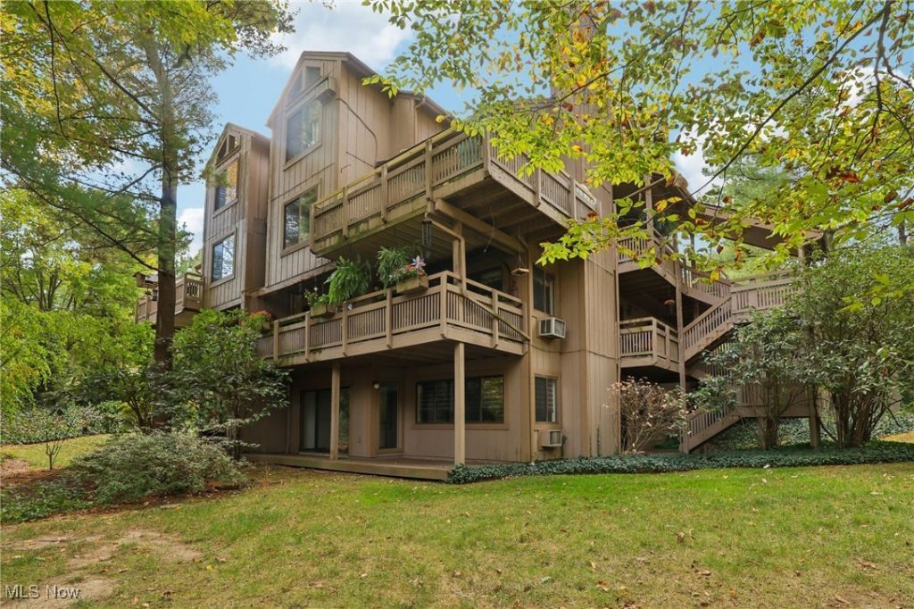 609 Meredith Lane, Cuyahoga Falls, OH 44223 Main Photo