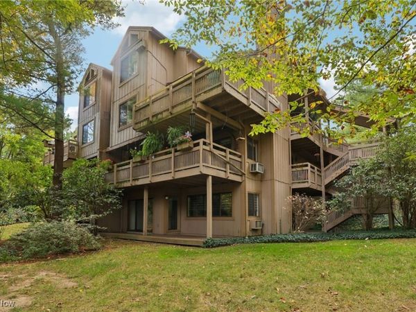 609 Meredith Lane, Cuyahoga Falls, OH 44223