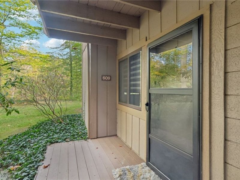 609 Meredith Lane, Cuyahoga Falls, OH 44223 Photo 2