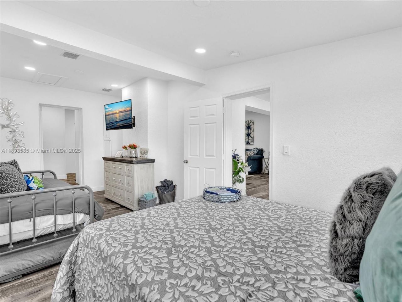 100 NW 8th Ave, Hallandale Beach, FL 33009 Photo