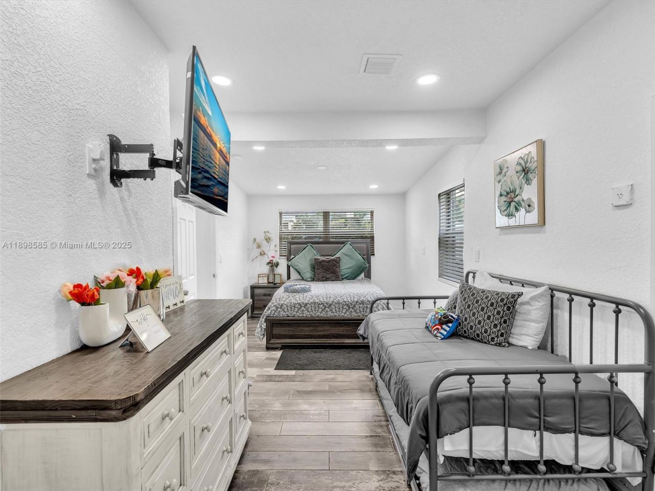 100 NW 8th Ave, Hallandale Beach, FL 33009 Photo