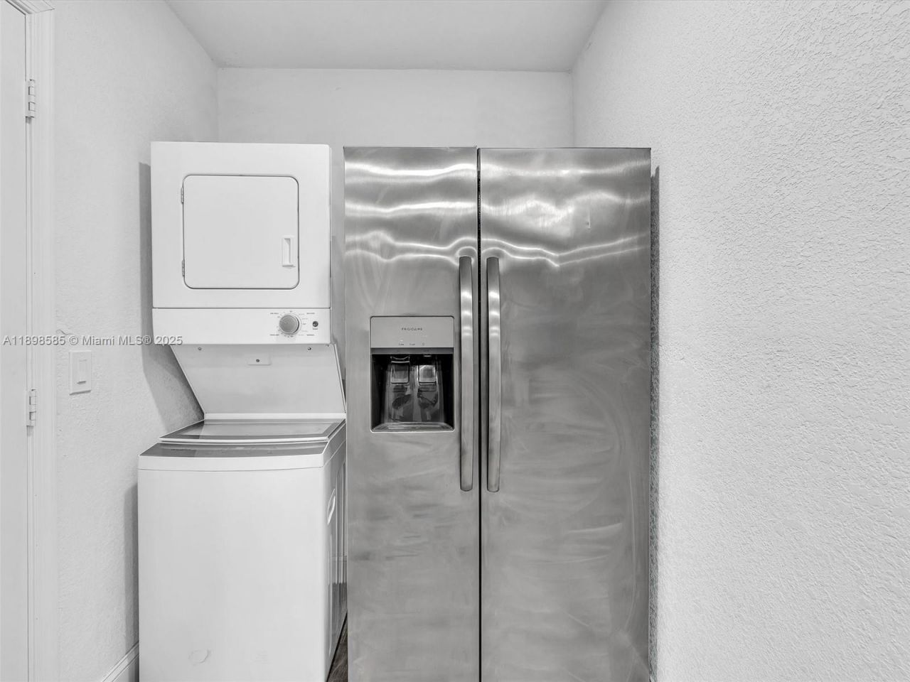 100 NW 8th Ave, Hallandale Beach, FL 33009 Photo