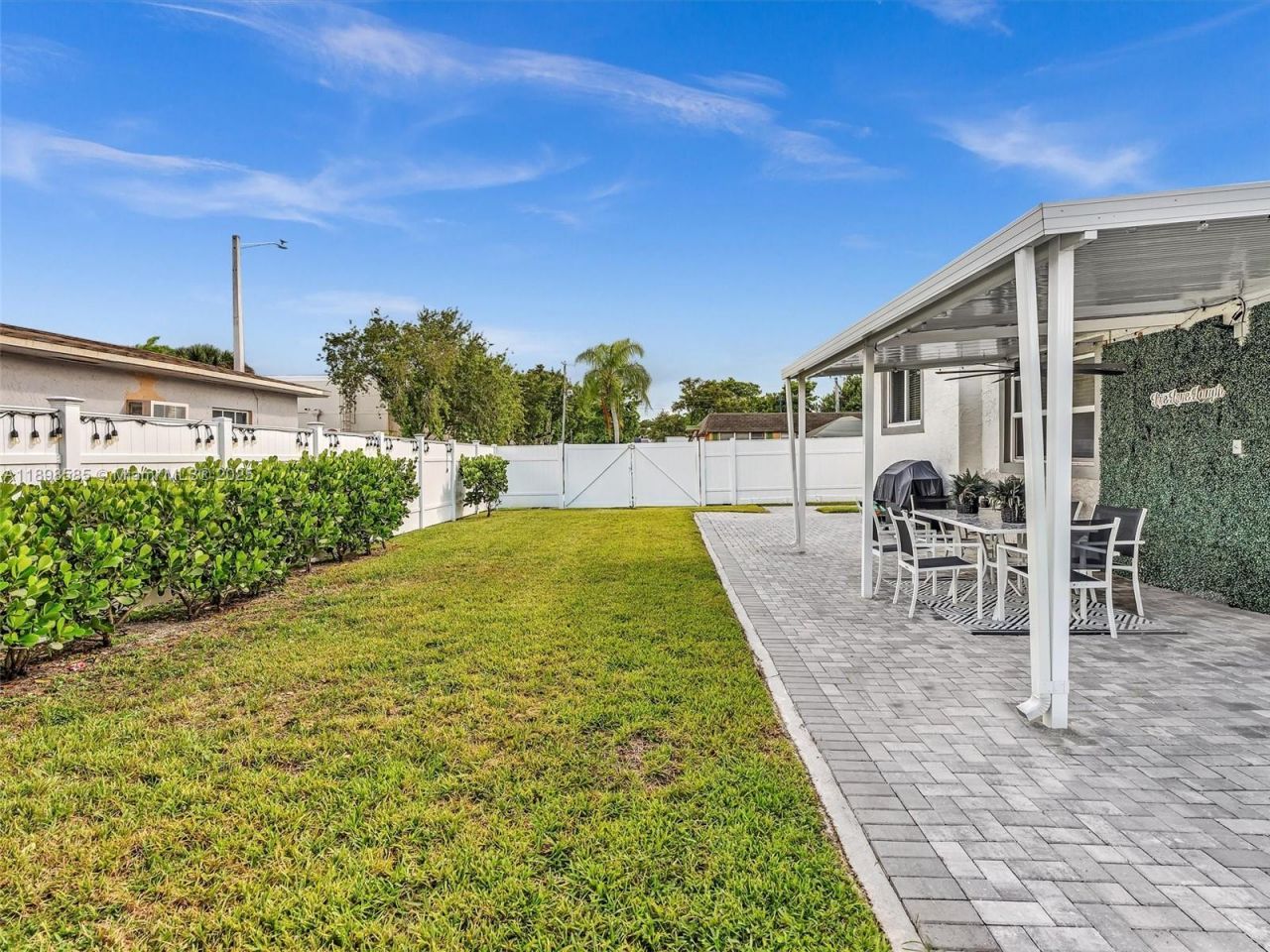 100 NW 8th Ave, Hallandale Beach, FL 33009 Photo