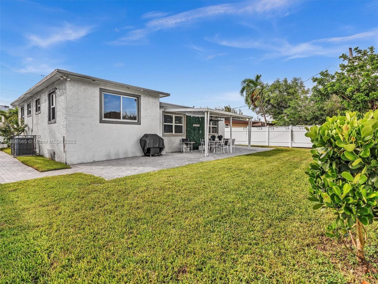 100 NW 8th Ave, Hallandale Beach, FL 33009 Photo