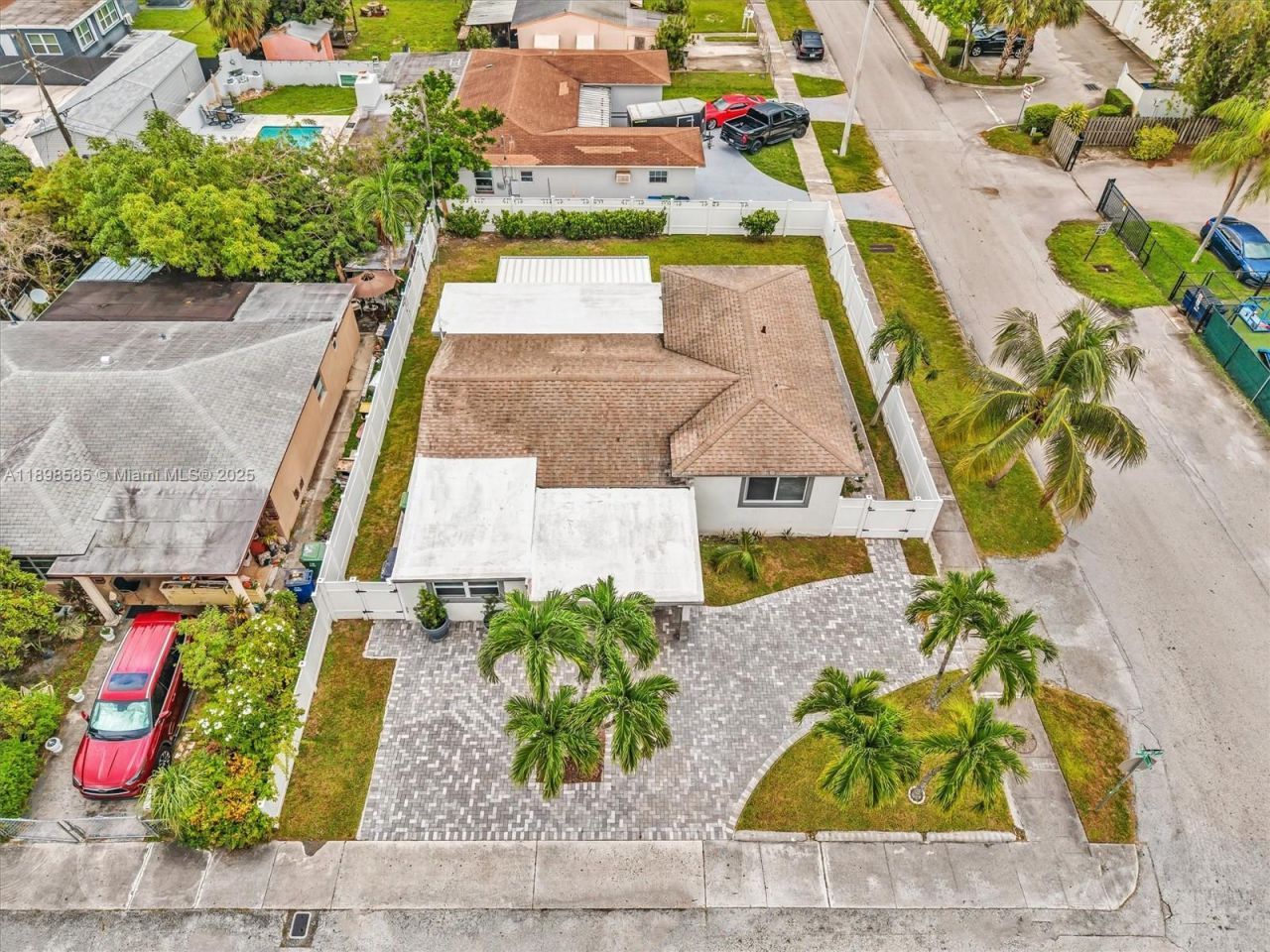 100 NW 8th Ave, Hallandale Beach, FL 33009 Photo