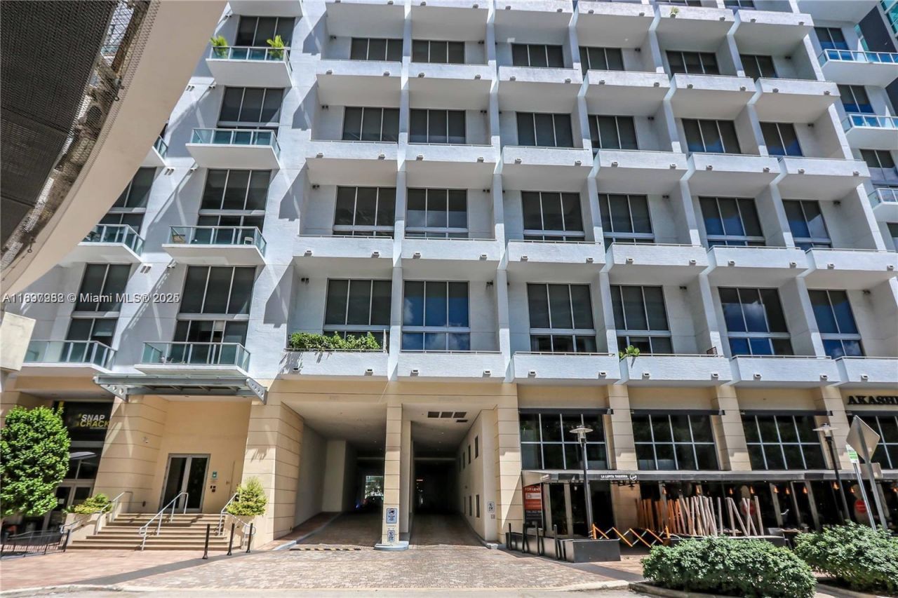 1050 Brickell Ave, Unit 414, Miami, FL 33131 Photo