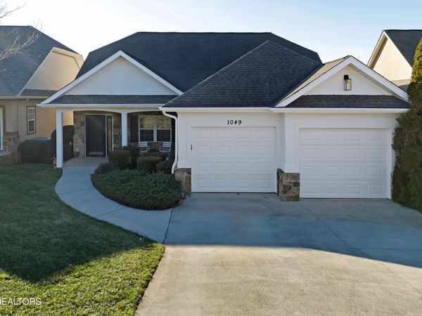 1049 Rarity Bay Pkwy, Vonore, TN 37885