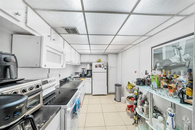 1800 Sans Souci Boulevard, Unit 304, North Miami, FL 33181 Photo