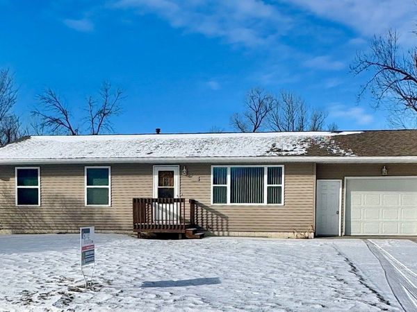 146 Circle Drive, Springville, IA 52336