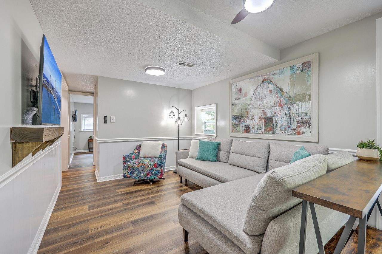 200 Hilltop Drive Photo 10