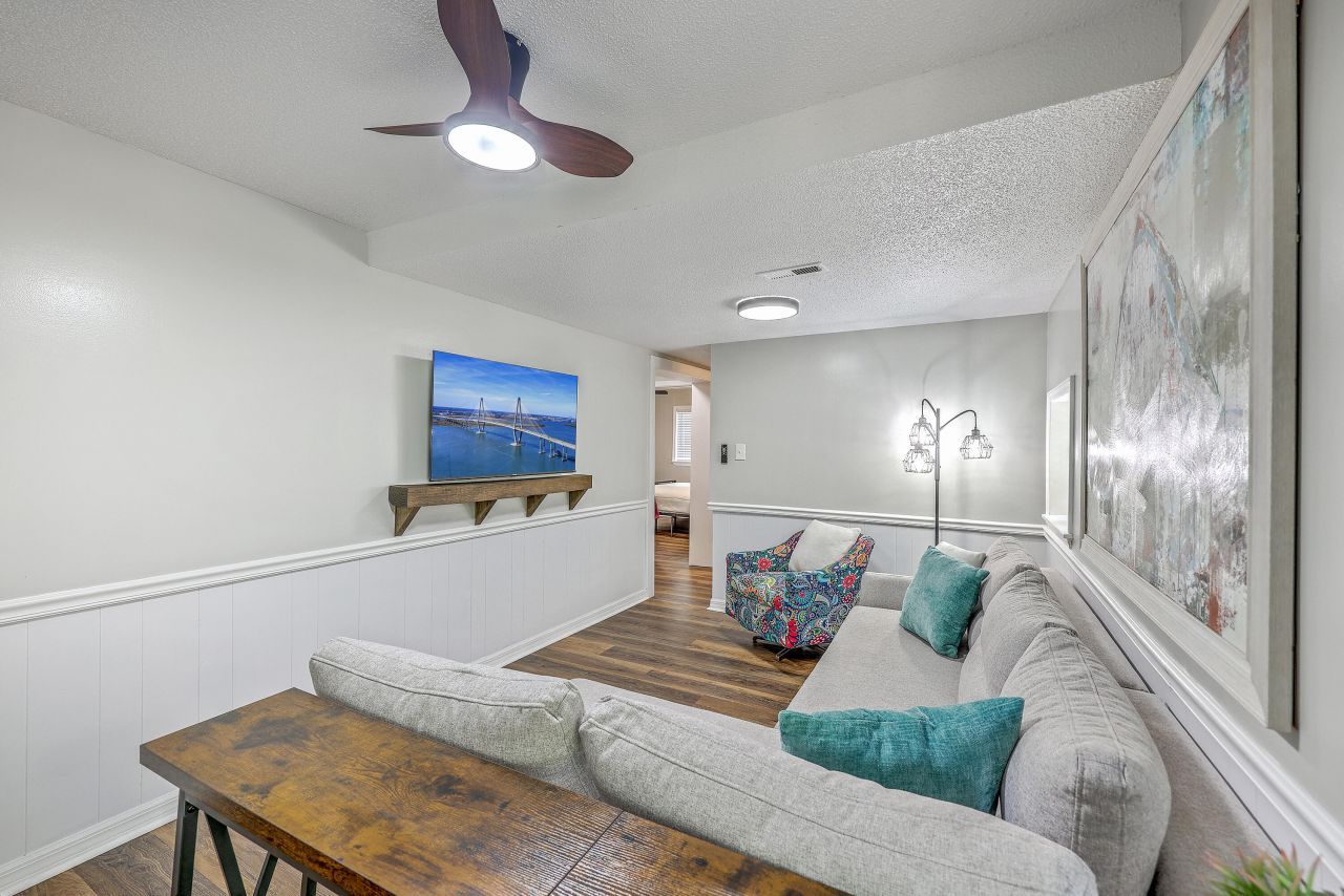 200 Hilltop Drive Photo 11