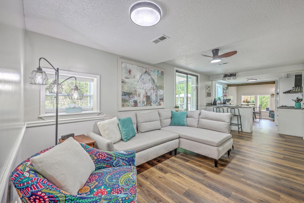 200 Hilltop Drive Photo 12