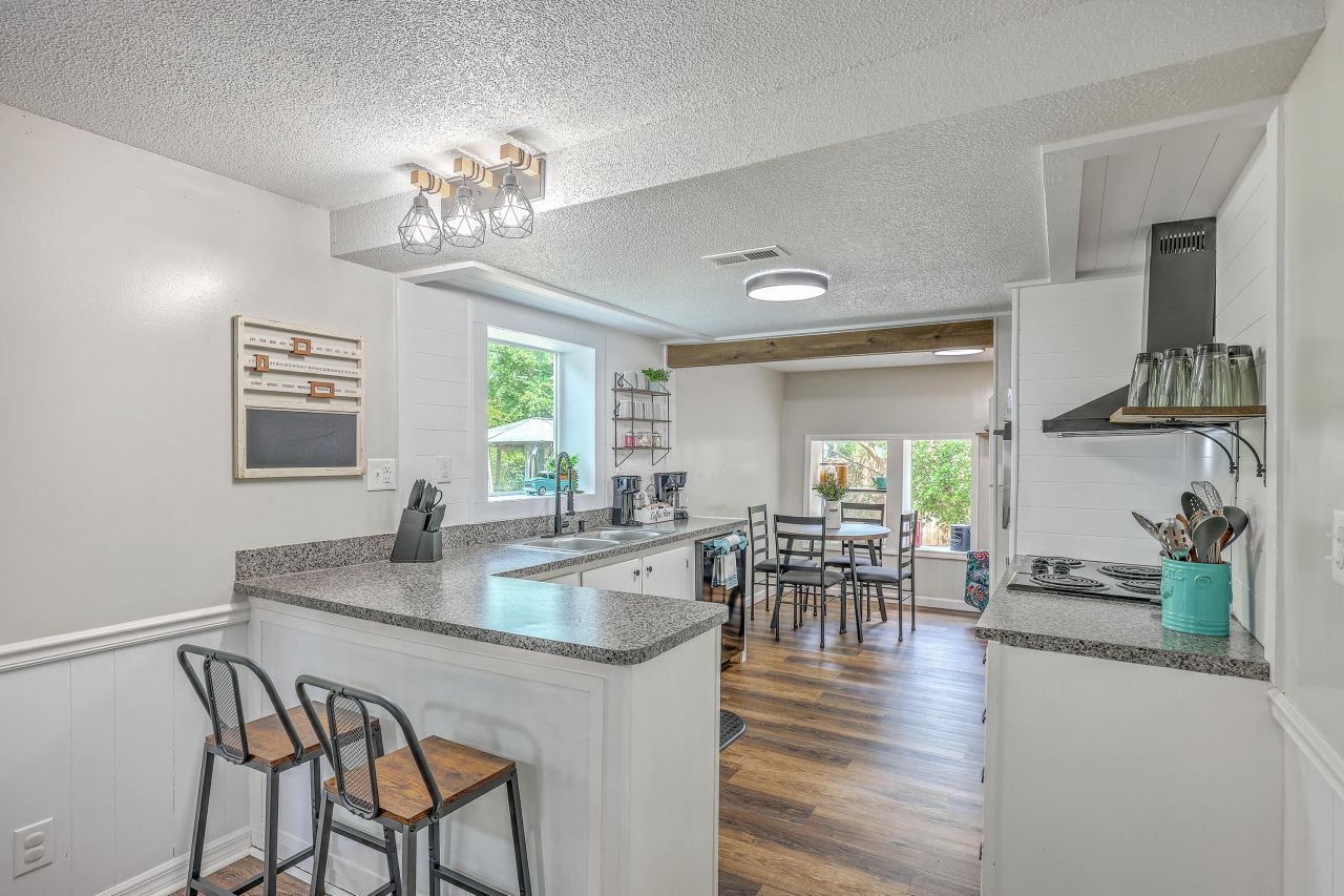 200 Hilltop Drive Photo 13