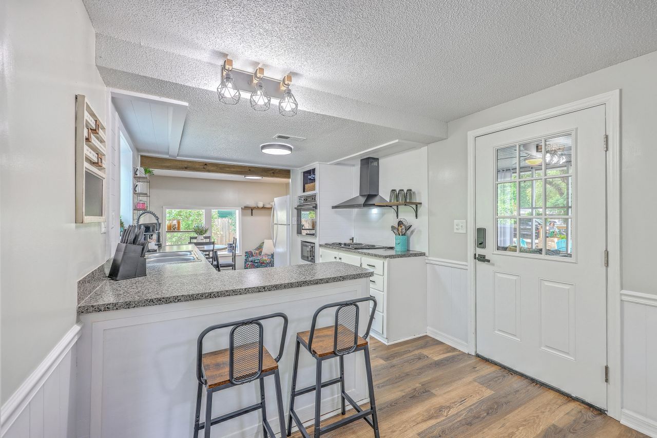 200 Hilltop Drive Photo 14