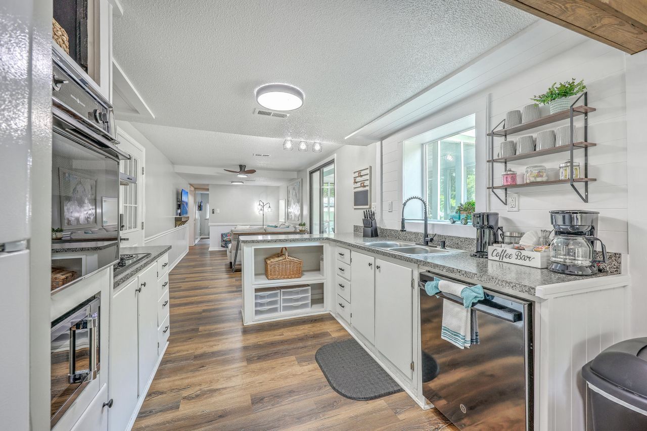 200 Hilltop Drive Photo 16