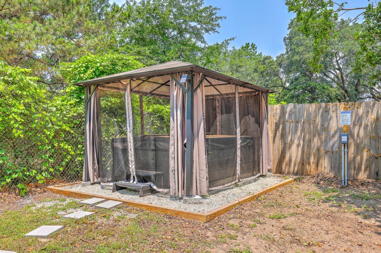 200 Hilltop Drive Photo 4