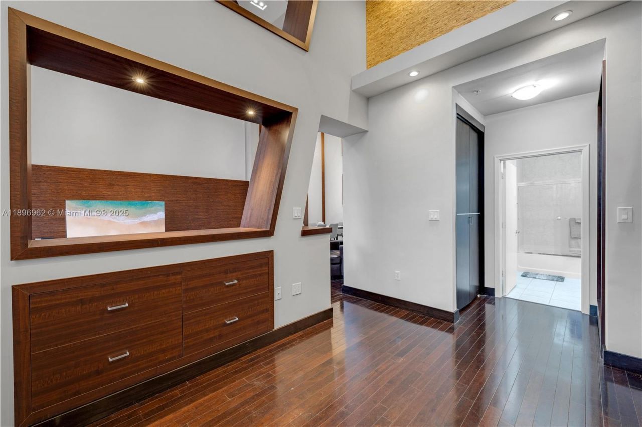 2775 NE 187th St, Unit 120, Aventura, FL 33180 Photo