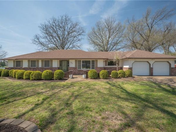 727 N Leonard Street, Girard, KS 66743