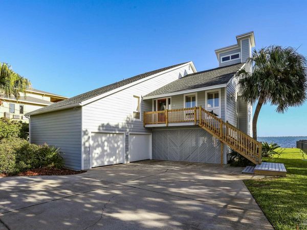2653 Del Mar Dr, Gulf Breeze, FL 32563