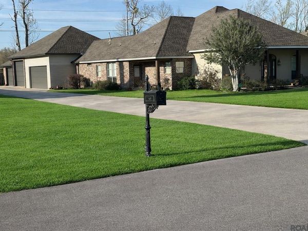 8788 Wyeth Dr, Denham Springs, LA 70706