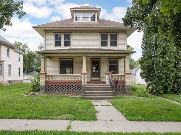 518 E 4th St, West Liberty, IA 52776